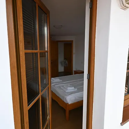 Summer Host Old Town Apartment